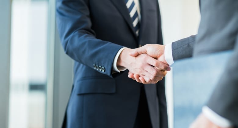 練馬区内の商業ビルとNTTドコモ店舗が入る建物の外観写真