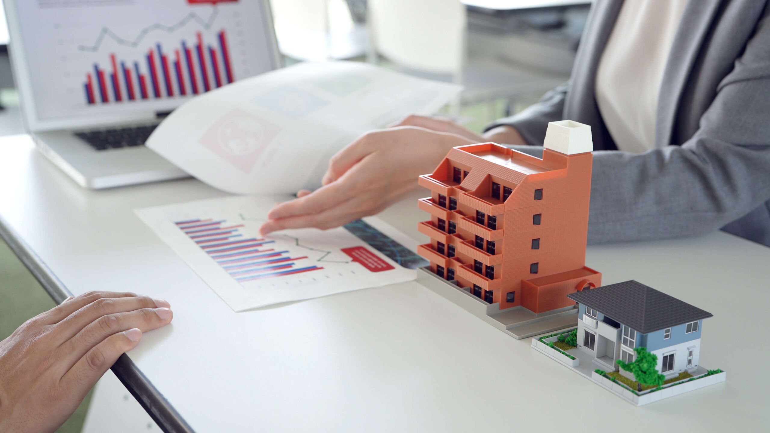 無料お問い合わせのメインビジュアル