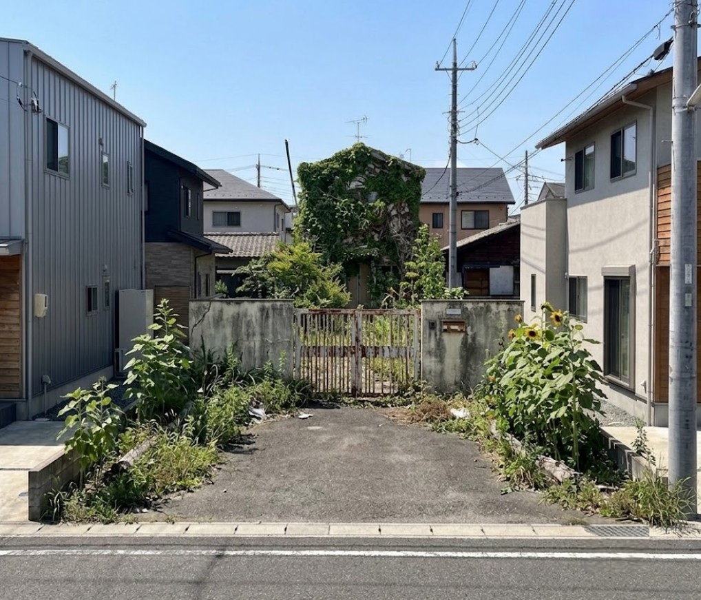 練馬区三原台のご相談から6年間の軌跡。未登記・残置物ありの旗竿地を再生し、理想の注文住宅用地へ