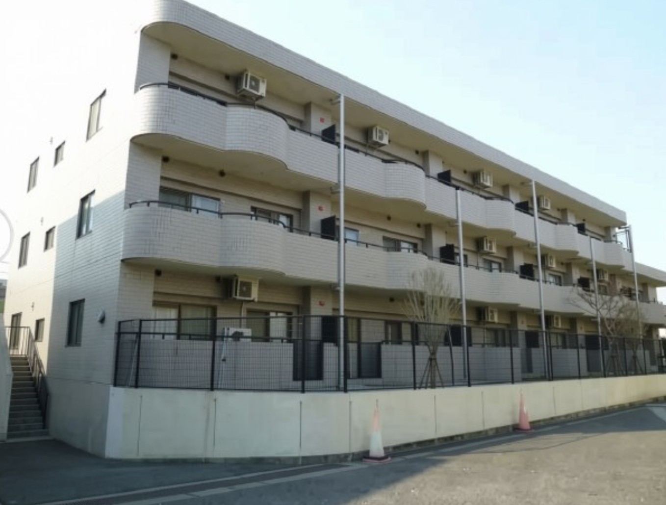 練馬区大泉学園町の大手や一括査定で断られた大量荷物（ゴミ屋敷状態）の築古マンションを2週間で現金化！親の家売却の成功ストーリー