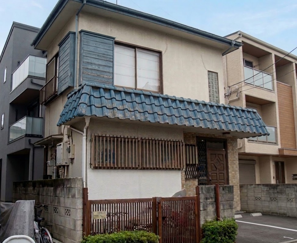練馬区高野台のご夫婦買い替え売却、購入後2年で雨漏りと床抜け。築古戸建ての絶望的状況から、アパート用地として高値売却した逆転劇