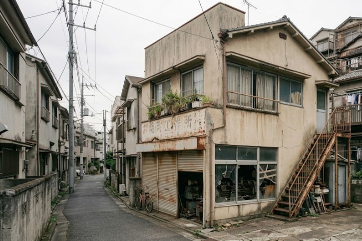 練馬区関町北の店舗付き戸建て（元町工場）売却事例｜大手4社が「買取不可」と匙を投げた再建築不可・孤独死・重量残置物の難物件を、逆転の発想でアパートへ再生・自社買取でスピード解決！