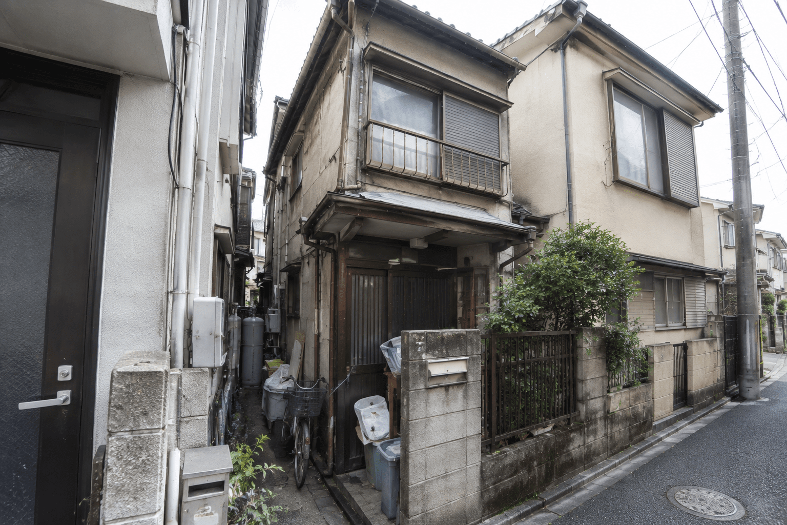 東京都練馬区羽沢の戸建て売却事例｜ごみ屋敷化した実家をそのまま買取！親子の意見対立を乗り越え同居・施設資金も確保できた！