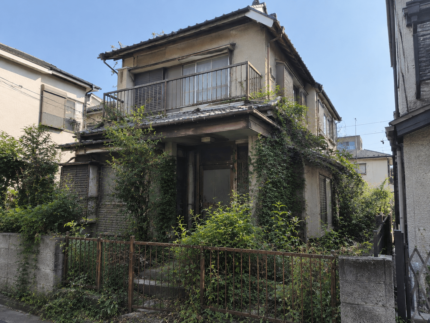 東京都練馬区氷川台戸建て売却事例｜築30年の再建築不可物件！相続はしたが手入れもできず放置！早めに売却したいという希望を叶える！